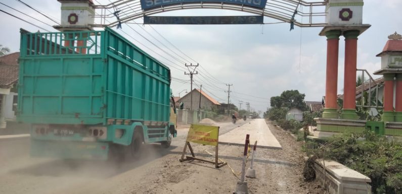 Perbaikan Jalan di Kampung Simpangagung Dimulai