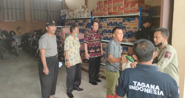 Disos Lamteng Salurkan Paket Sembako untuk Korban Puting Beliung