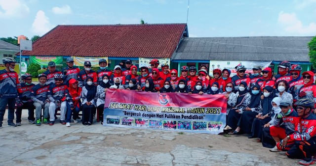 Peringati Hari Guru, KSP Plus Perum GMP Yukumjaya Peduli Guru di Lamteng