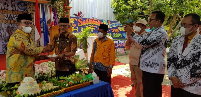 Kadisdikbud Lamteng Ingin HUT PGRI dan HGN Diperingati Setiap Kecamatan