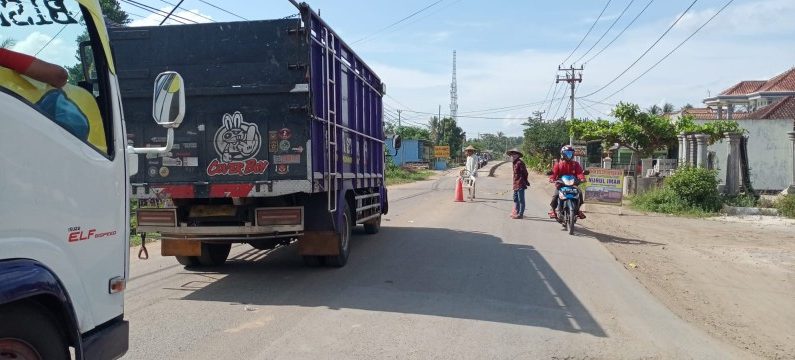 Tak Kunjung Rampung, Pembangunan Jalan Rigid Beton di Punggur Dikeluhkan Pengendara