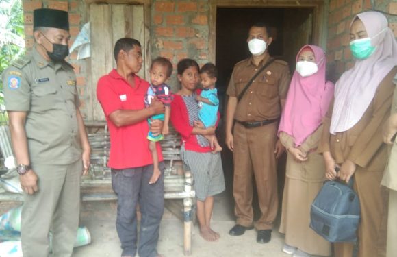 Balita Penderita Gizi Buruk di Bandarsakti Disambangi Kakam dan Tim Kesehatan