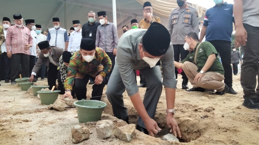 Panti Asuhan Rumah Anak Yatim Dhu’afa dan Peletakan Batu Pertama Masjid Nabawi Diresmikan Bupati Lamteng