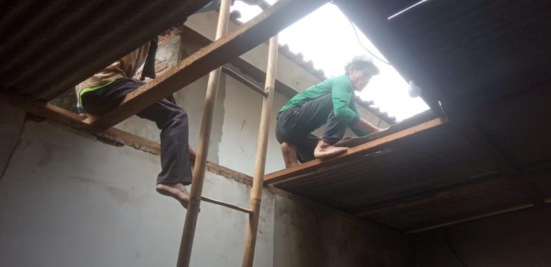 Pasca Puting Beliung, Camat Trimurjo, Kakam dan Warga Gotong Royong Bersama