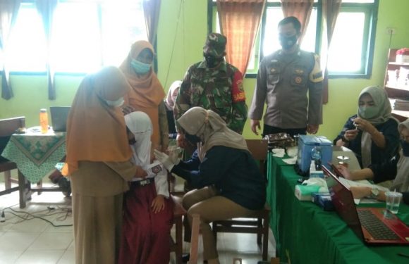 Siswa-Siswi SDN 1 Terusannunyai Terima Vaksinasi Covid-19