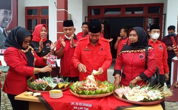 Peringati HUT ke 49, Loekman; PDI Perjuangan Bergerak Bersama Rakyat, Berbuat untuk Rakyat