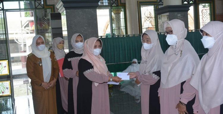 Ketua TP-PKK Lamteng Hadiri Pelantikan DKM dan BAS DMI