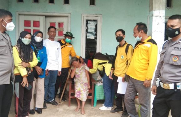 Tak Datang Vaksinasi, Warga Waypengubuan Didatangi Camat