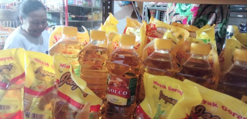 Harga Minyak Minyak Goreng di Pasar Kampung Simpangagung Masih Stabil