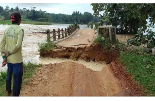 Dampak Banjir di Wilayah Barat Lamteng, Banyak Jembatan Dilaporkan Rusak