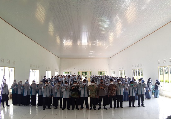 Binluh ke  Siswa  Ponpes Bustanul Ulum, Ini Pesan Kasat Binmas Polres Lamteng