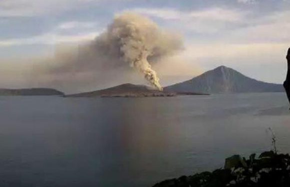 Terjadi Erupsi, Gunung Anak Krakatau Berstatus Level II Waspada