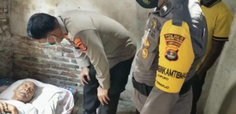 Peduli Kasih, Kapolsek Trimurjo Bantu Sembako ke Warga Lansia