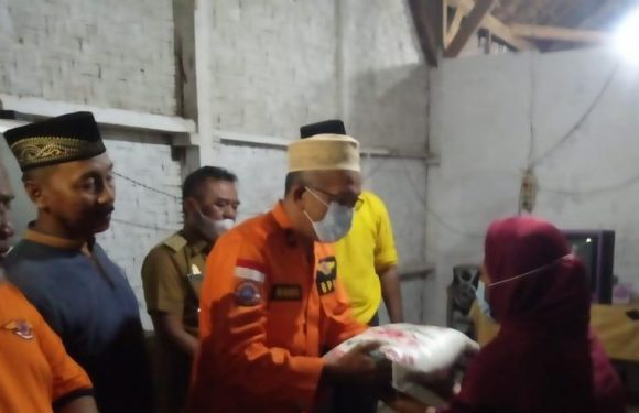 Rumahnya Ambruk, Mbah Poniyem Dapat Bantuan dari Bupati Musa Ahmad