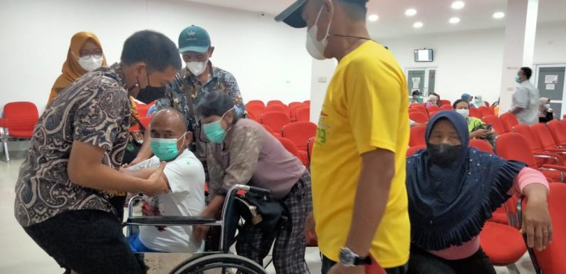 Tim Satgas Covid 19 Seputihagung Bantu Pengobatan Warga
