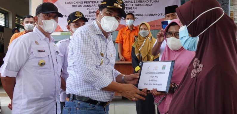 Bupati Musa Ahmad Launching Bantuan Program Sembako di Bangunrejo