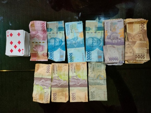 Gegara Main Judi Leng Didepan Warung, Lima Orang Pelaku Ditangkap Polsek Padangratu