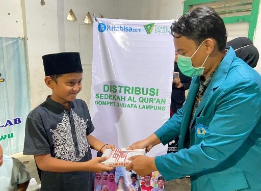 Pancaran Senyum Para Santri, Terima Sedekah Quran dari Dompet Dhuafa Lampung