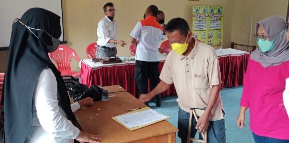 Kepala Kampung Pujo Asri Salurkan BLT-DD Tahun 2022