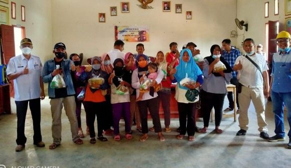 Bantu Atasi Kelangkaan Migor Murah, PTPN VII Unit Bekri melakukan Kepedulian melalui Pasar Murah