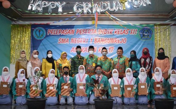 Pelepasan 270 Siswa SMAN 1 Bangunrejo, 12 Siswa Lolos PTN
