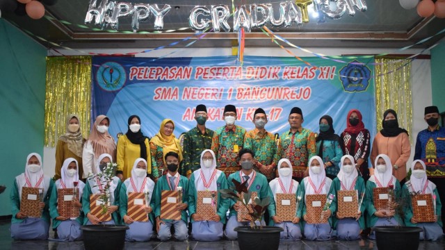 Pelepasan 270 Siswa SMAN 1 Bangunrejo, 12 Siswa Lolos PTN
