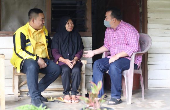 Bertemu Sawabi Ichsan, Tangis Warga Bandarsakti Ini Pecah