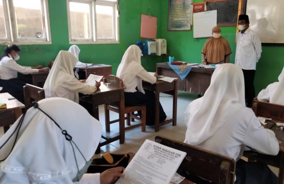 Dewan Pendidikan Lamteng Monitoring Ujian Sekolah Tingkat SMP