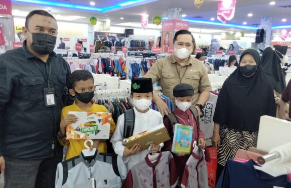 BSI Bandarjaya Ajak 3 Anak Yatim Belanja Keperluan Ramadan dan Idulfitri