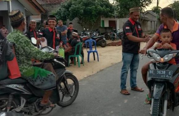 Almacida Bagikan Seribu Takjil ke Masyarakat