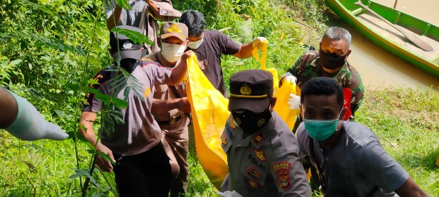 Warga Temukan Mayat Laki-Laki Tanpa Identitas Tersangkut Jaring Ikan di Sungai Wayseputih