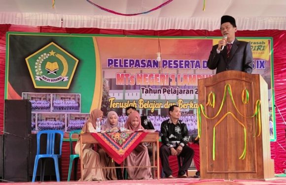MTsN 1 Lampung Tengah Lepas 165 Siswa Kelas IX