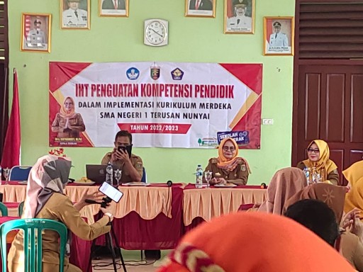 Dengan IHT Kurikulum Merdeka, SMAN 1 Terusannnunyai Perkuat Kompetensi Pendidik
