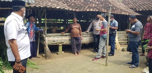 Frustasi Akibat Sakit, Warga Buminabung Timur Gantung Diri di Kandang Sapi