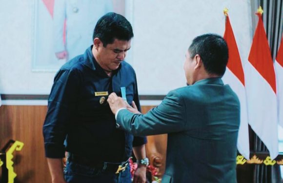 Bupati Musa Ahmad Raih Penghargaan Leader for Sustainable Devolopment dari UBL