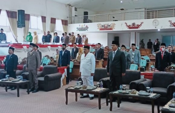 Pimpin Paripurna Mendengarkan Pidato Kenegaraan Presiden RI, Ketua DPRD Lamteng: Saya Bangga Indonesia Hebat