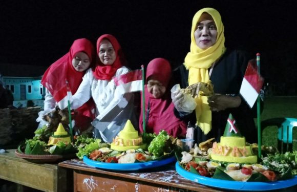 Peringati HUT RI ke 77, Masyarakat Kampung Mujirahayu Panjatkan Doa Bersama dan Tumpengan