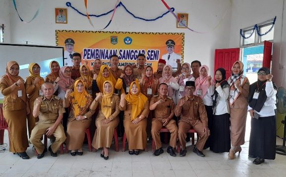 Gelar Pembinaan di Anaktuha, Disdikbud Lamteng Ajak Guru Lestarikan Kesenian Daerah