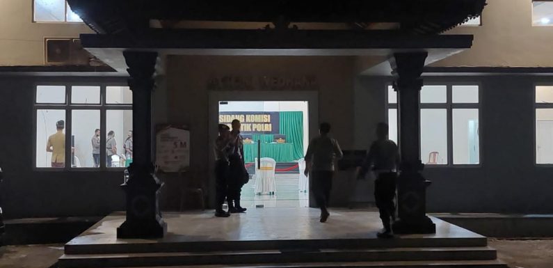 Sidang Kode Etik Profesi Polri Aipda RS Berlangsung hingga Malam Hari