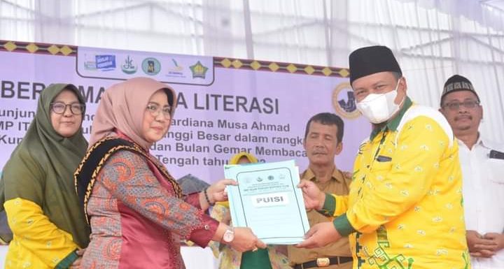 Bulan Gemar Membaca, Bunda Literasi Lamteng Mardiana Musa Ahmad Kunjungi SMP IT Bustanul Ulum