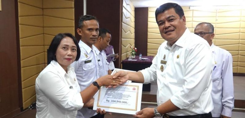 Bupati Musa Ahmad Serahkan Bantuan Rp3,3 M untuk Pemulihan Fasum Terdampak Bencana