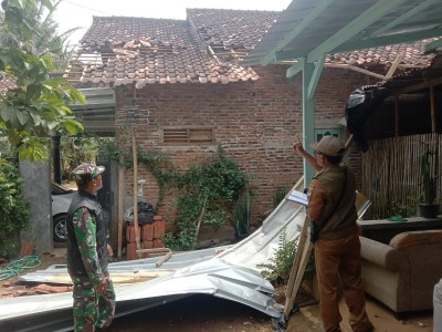 154 Rumah Dari Tiga Kampung di Kecamatan Trimurjo Porak Poranda Akibat Puting Beliung