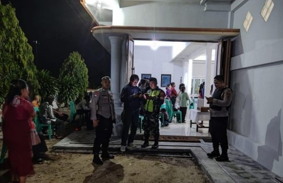 Polsek Seputihbanyak Amankan Misa Malam Natal di Gereja Santo Martinus