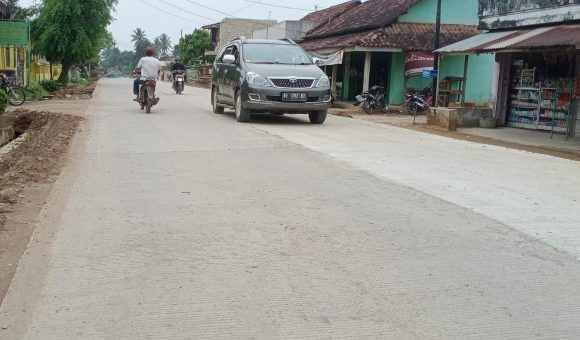 Dalam Tempo Tiga Bulan Rabat Beton Jalur Gunungsugih – Punggur Akhirnya Terealisasi