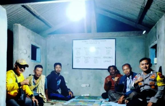 Cegah Aksi Pencurian, Bhabinkamtibmas Ajak Warga Tingkatkan Ronda Malam