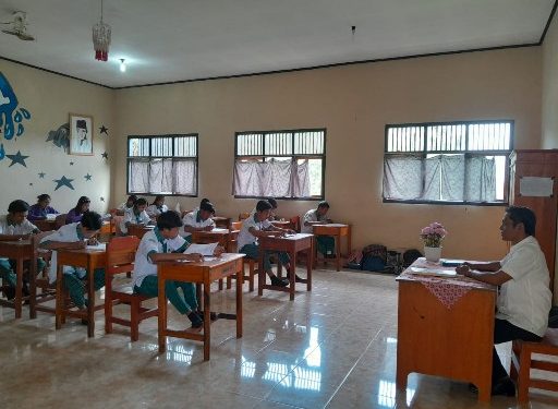 44 Siswa Ikuti Ujian Sekolah di SMA Pancasila Seputih Mataram