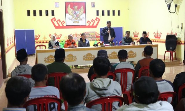 Bupati Musa Ahmad Berikan Semangat dan Serahkan Bantuan kepada Korban Dampak Angin Puting Beliung di Seputihagung