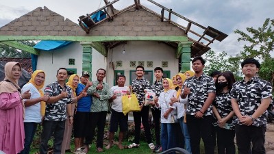 Peduli Korban Puting Beliung, Bapera Lampung dan Lamteng Serahkan Bantuan