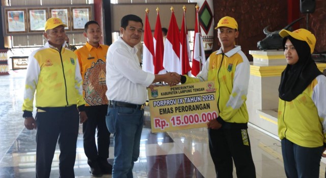 Bupati Lamteng Realisasikan Tali Asih untuk Atlet Peraih Medali di Ajang Porprov Lampung