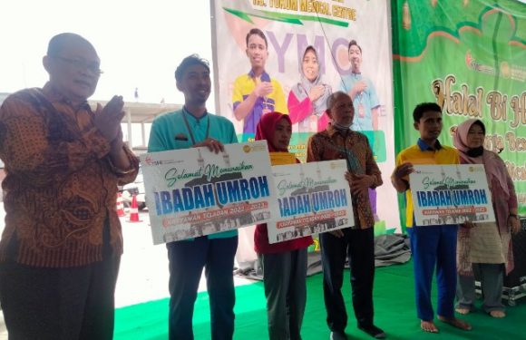 Halal BI Halal Keluarga Besar RS YMC, Berikan Reward Umroh pada 3 Karyawan Teladan